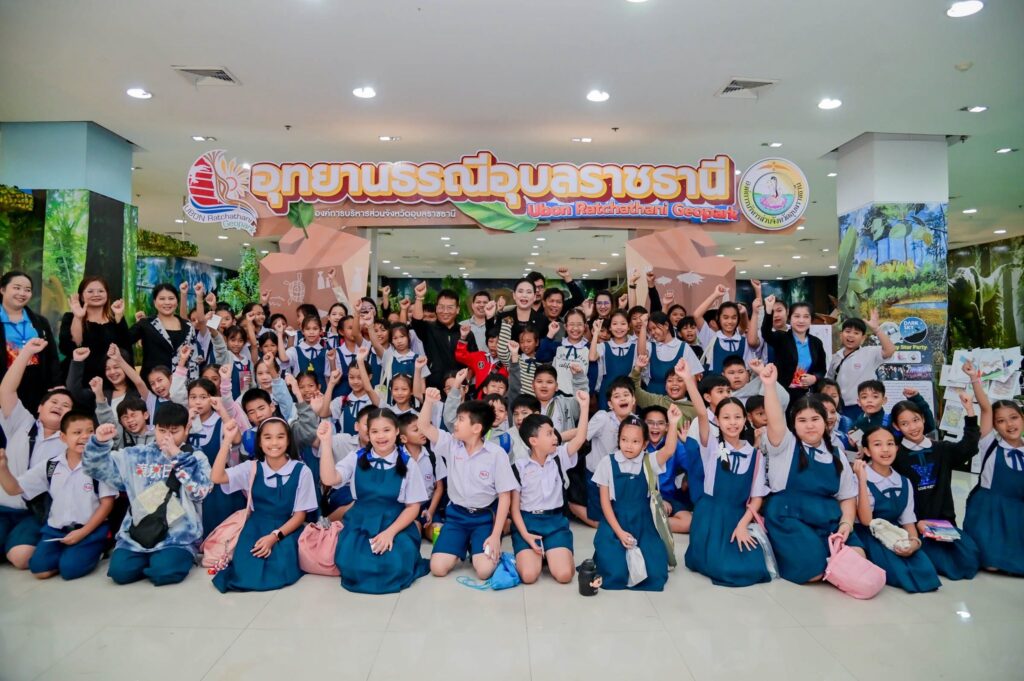 อุทยานธรณีอุบลราชธานี โดยองค์การบริหารส่วนจังหวัดอุบลราชธานี เข้าร่วมจัดบูธนิทรรศการในงานสัปดาห์หนังสือและการเรียนรู้อุบลราชธานี ครั้งที่ 14